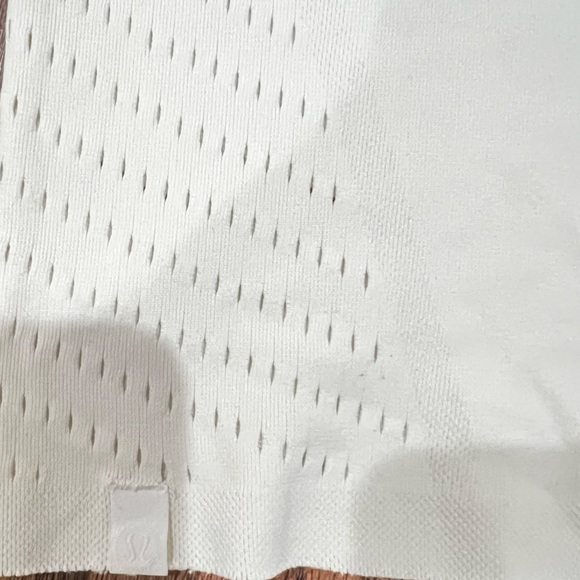 Lululemon white warp knit running top short sleeve size 4 - Picture 6 of 6